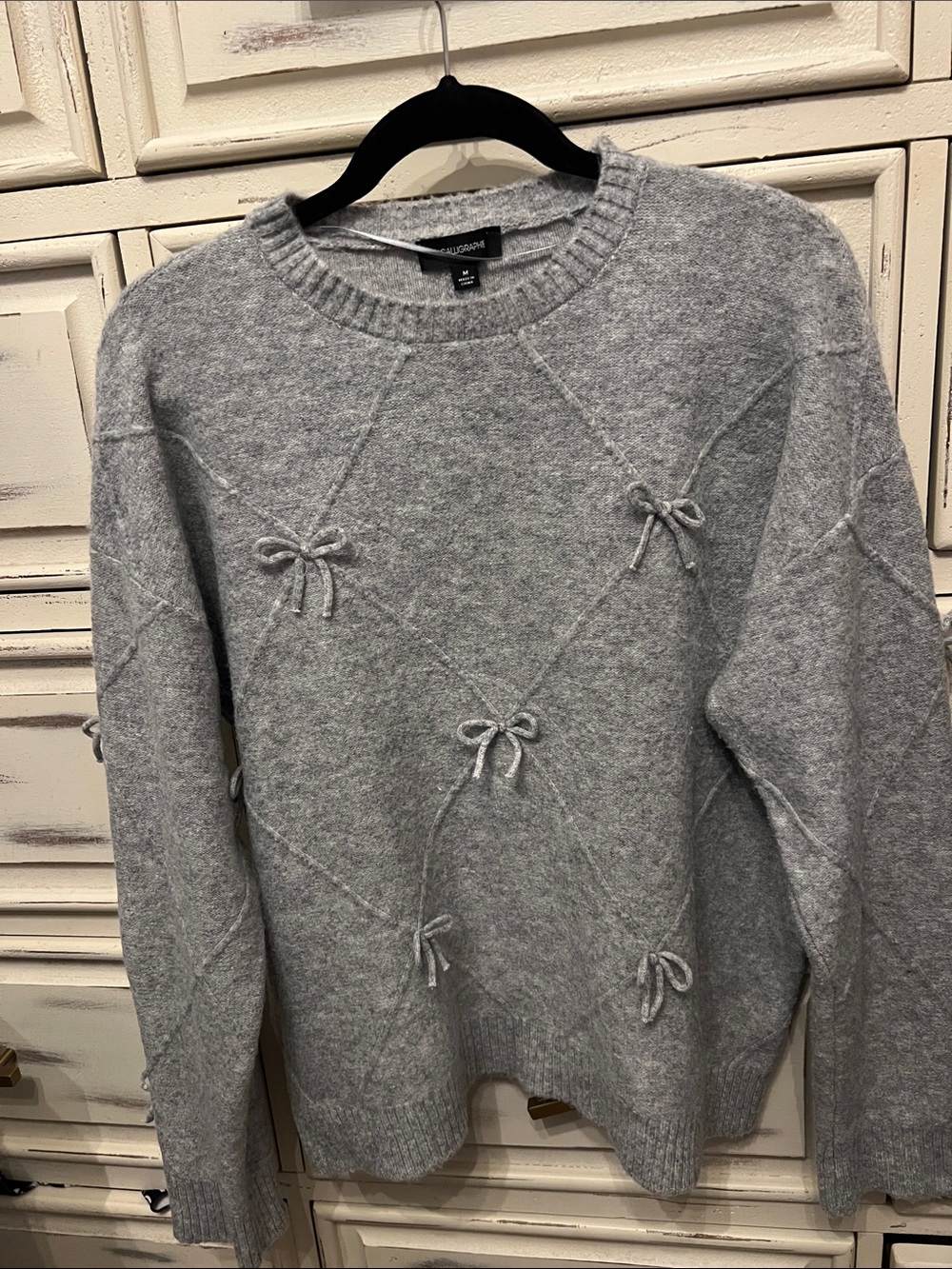 Cozy Bow-Appliqué Crewneck Sweater — Heather Gray